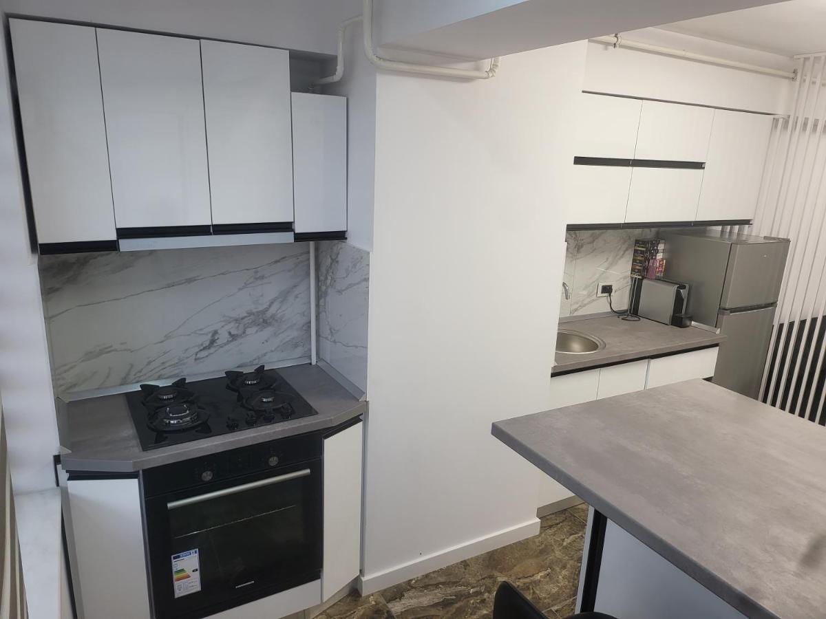 Apartament Bloc Nou - Self Check In - Free Parking Craiova Exteriör bild
